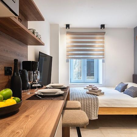 Arta Apartments City Center - With Private Parking Pula Exterior foto