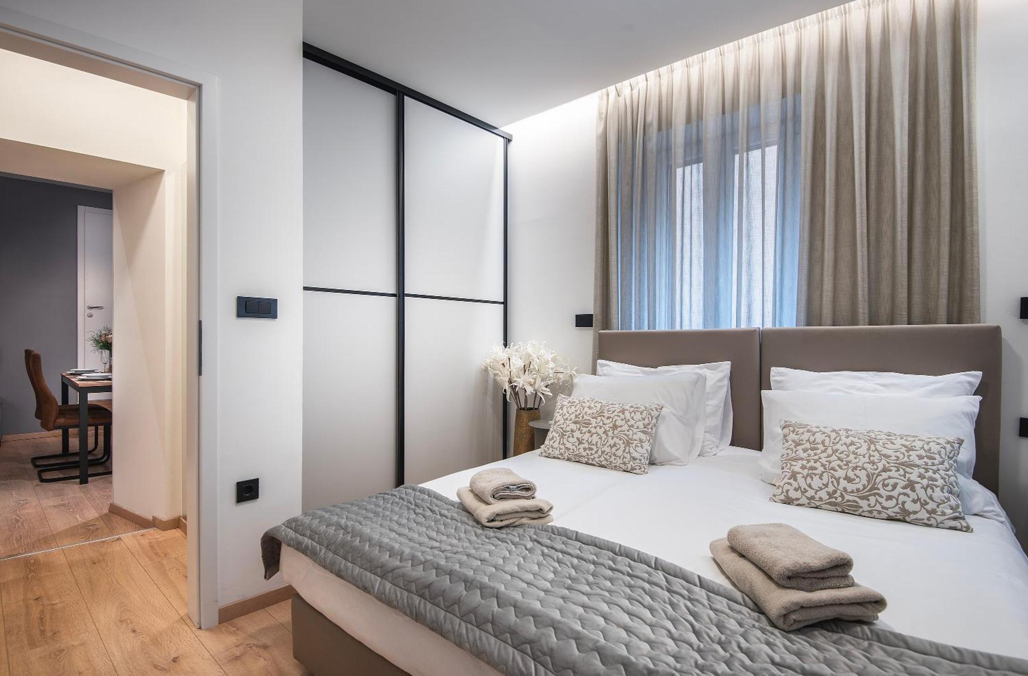 Arta Apartments City Center - With Private Parking Pula Exterior foto