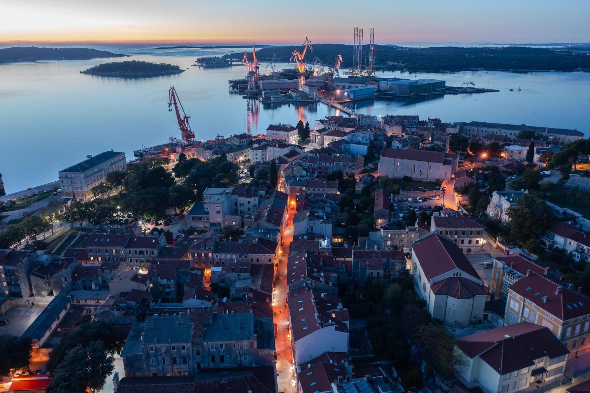 Arta Apartments City Center - With Private Parking Pula Exterior foto