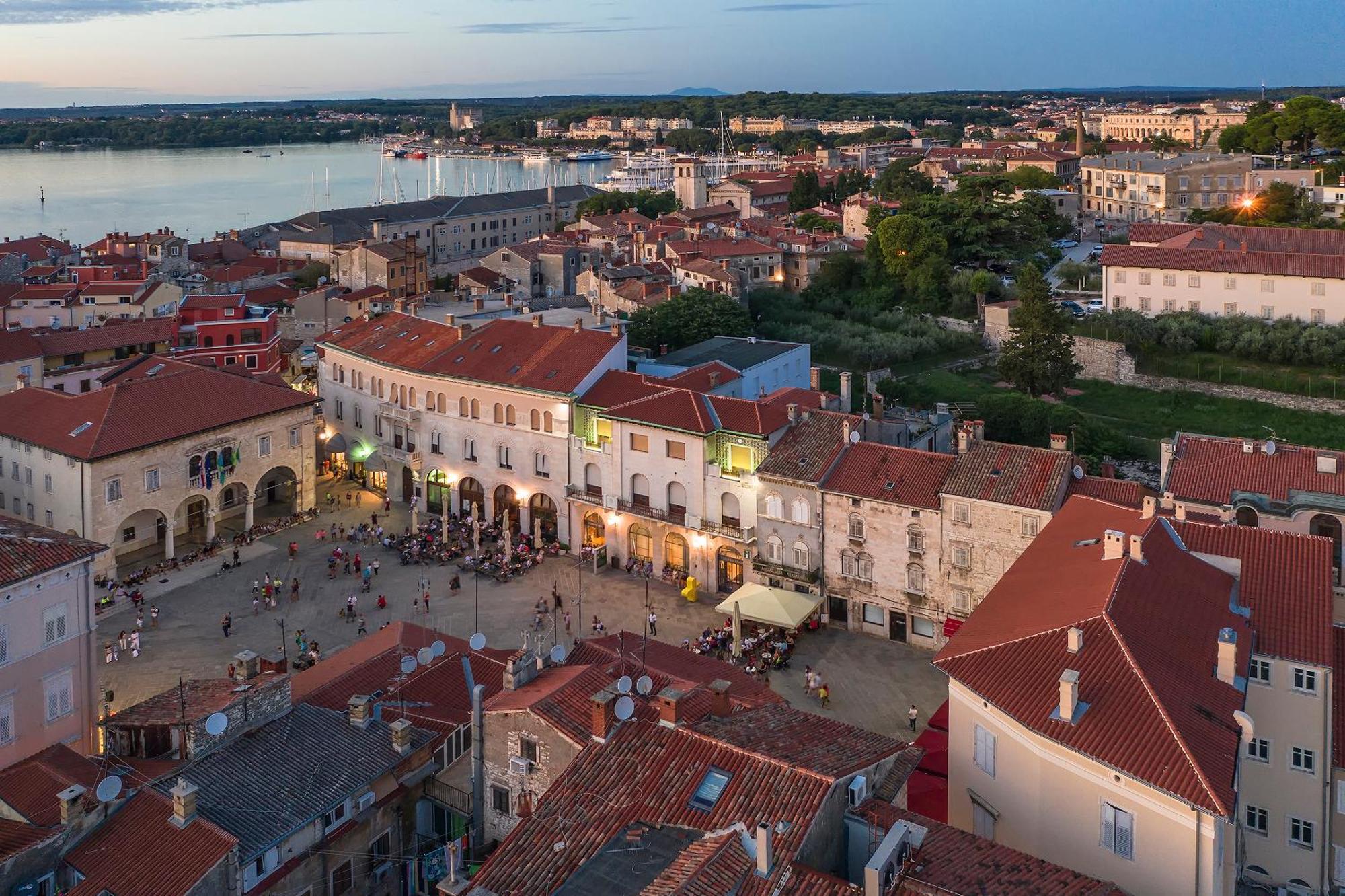 Arta Apartments City Center - With Private Parking Pula Exterior foto