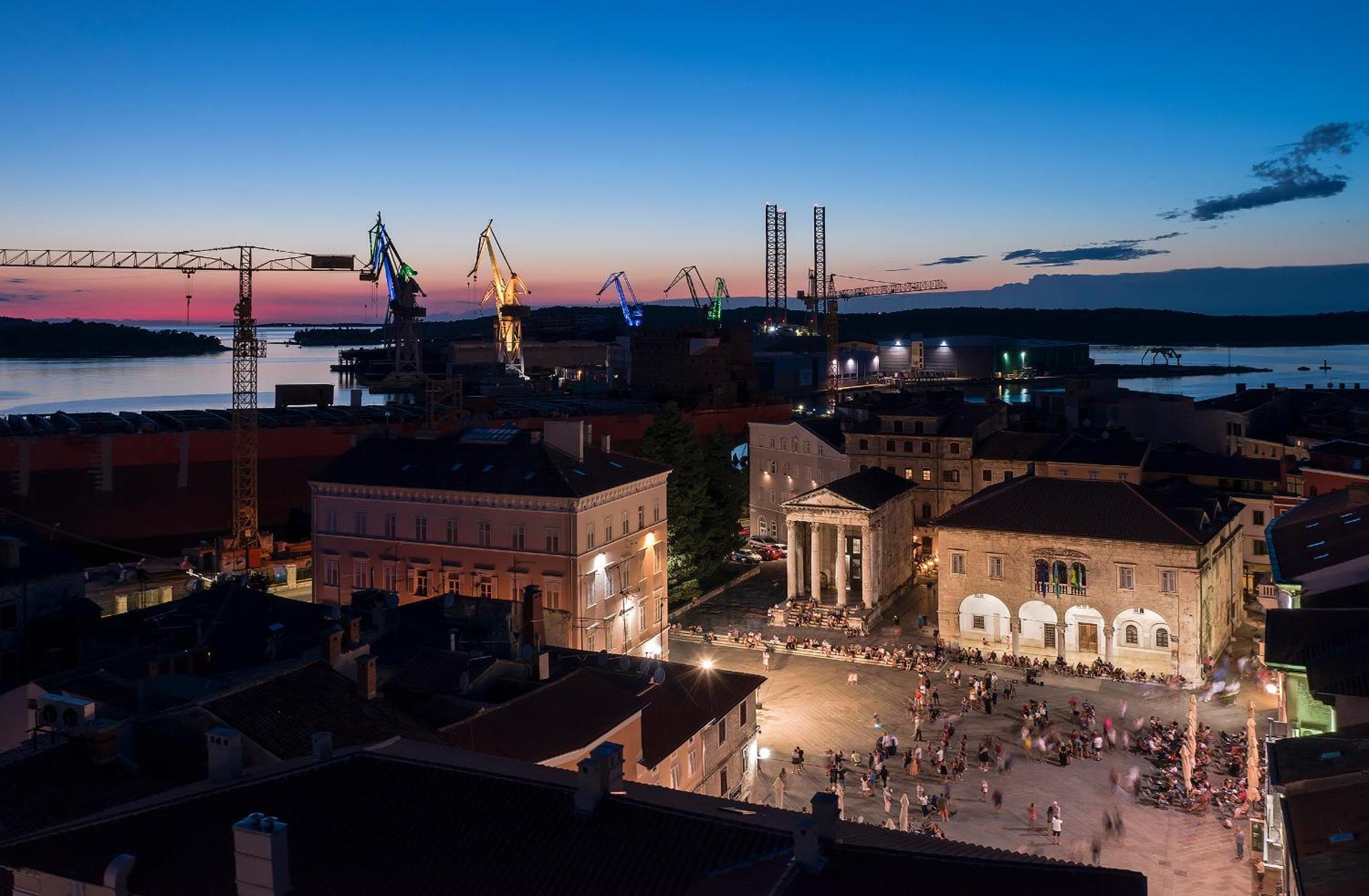 Arta Apartments City Center - With Private Parking Pula Exterior foto