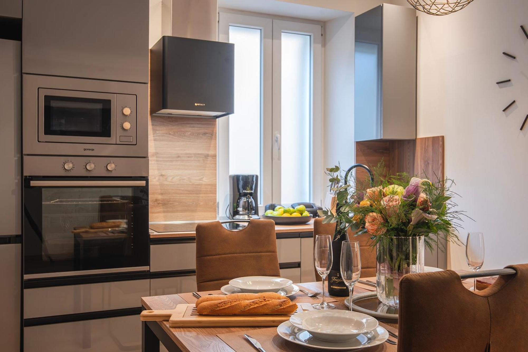 Arta Apartments City Center - With Private Parking Pula Quarto foto