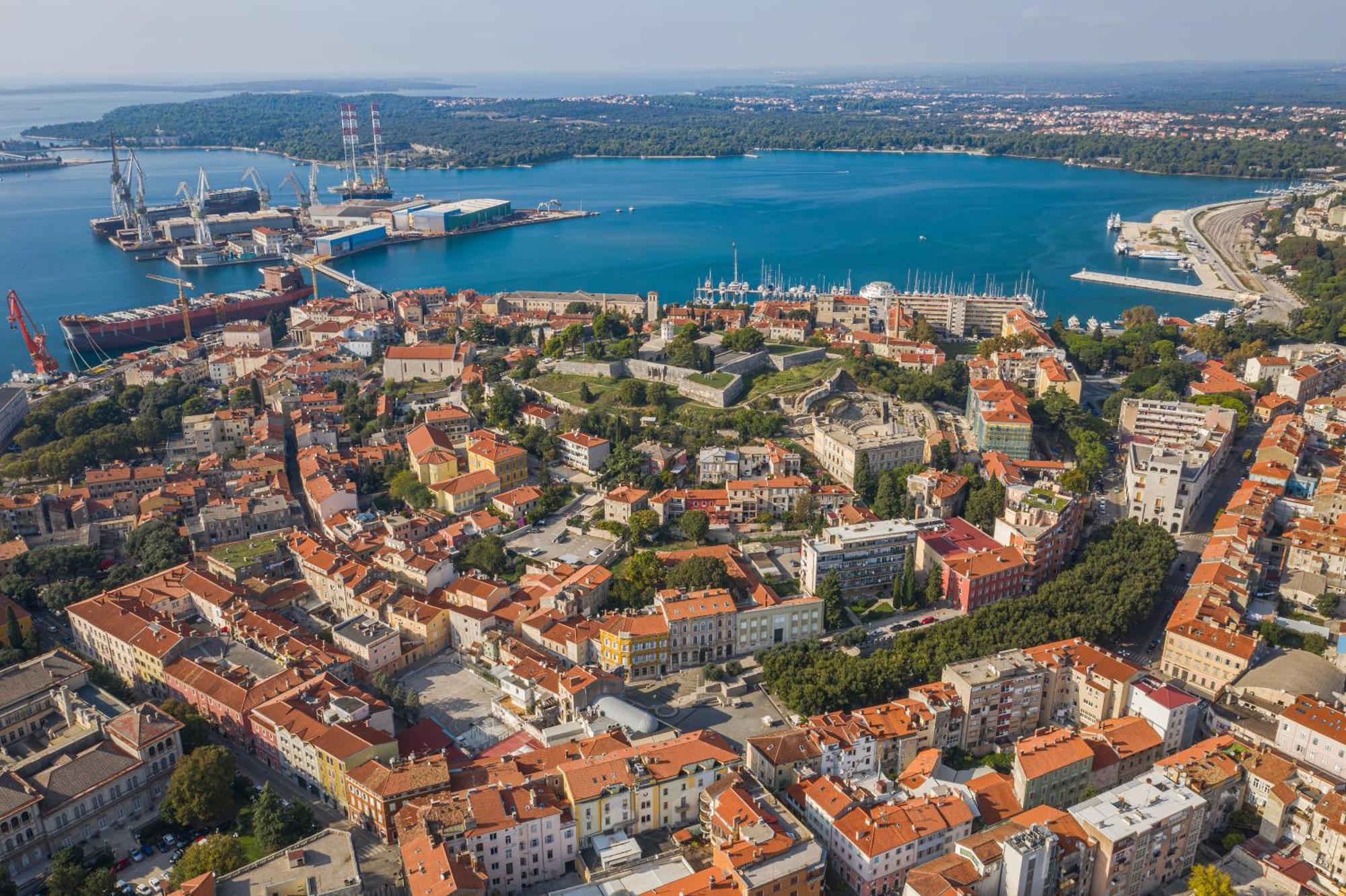 Arta Apartments City Center - With Private Parking Pula Quarto foto